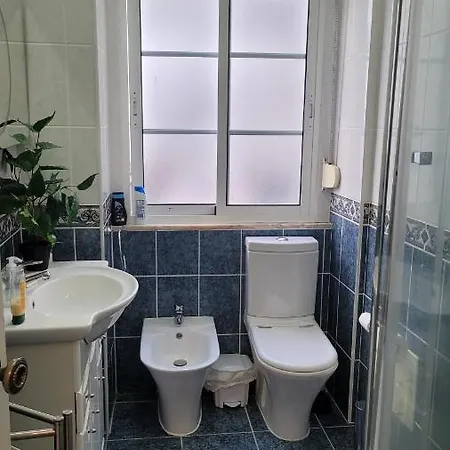 Pensión Tiny Individual Room- Bairro Alto Lisboa
